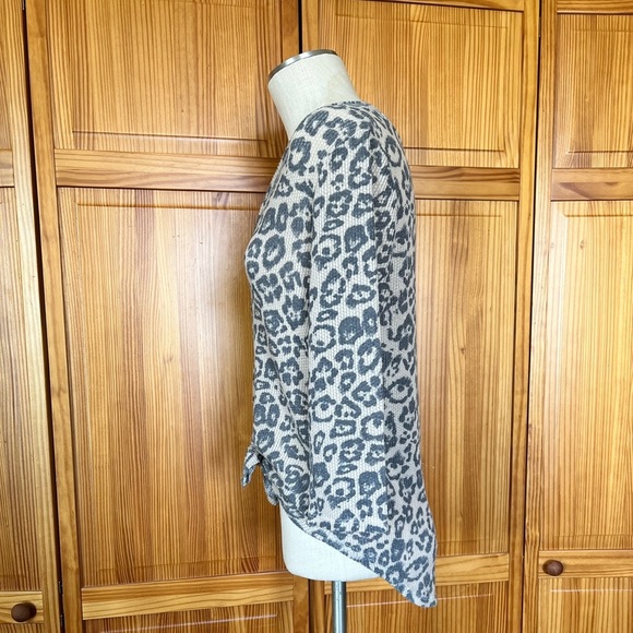 No Comment Large Ribbed Thermal Leopard Print Long Sleeve Button Tie Front Shirt - Picture 4 of 8